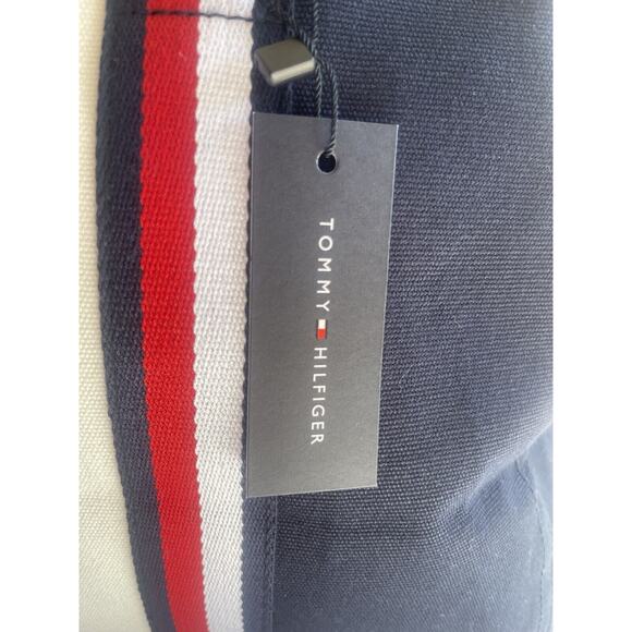 Tommy Hilfiger Duffle Bag - Picture 7 of 11